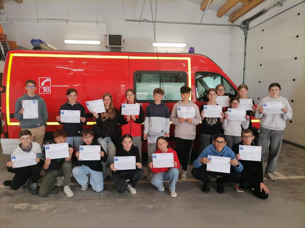 Cette semaine, nos élèves de 5e ont bénéficié d’une formation aux gestes qui sauvent, animée par la brigade des sapeurs-pompiers de Réquista.